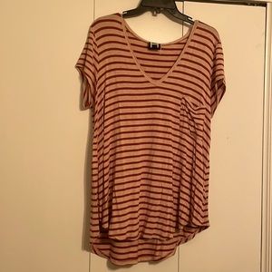 Rust Striped V-neck scoop shirt